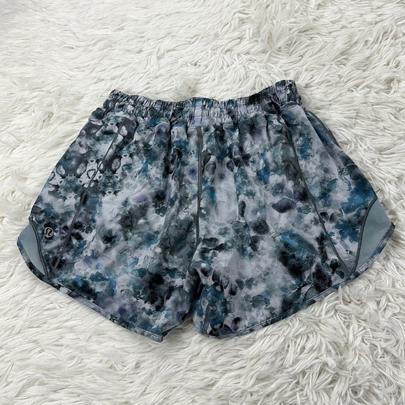 Lululemon Hotty Hot Low Rise Short 4" Kaleidofloral Multi / Blue Cast - Picture 5 of 5